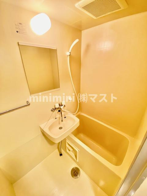 リーガル西長堀の浴室