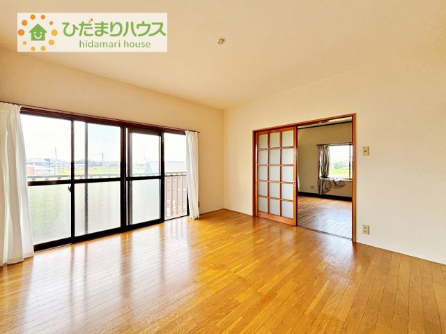 【洋室】 | つくば市東光台1丁目　中古戸建 | バルコニーに面している居室なので、自然と光が差し込みます♪
