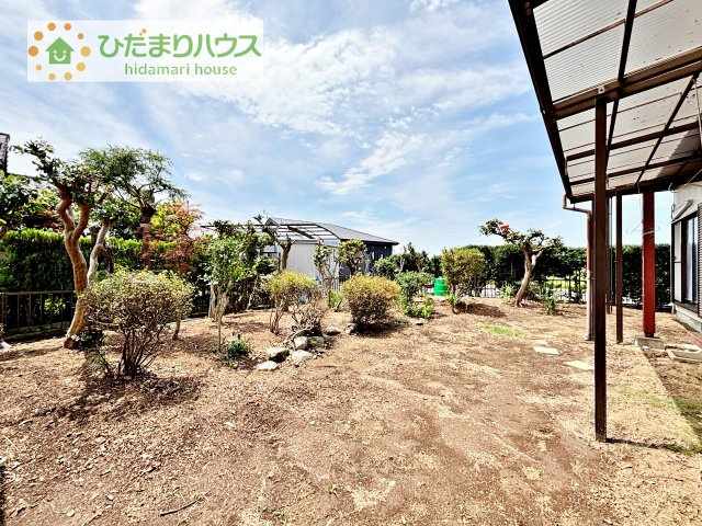 【庭】 | つくば市東光台1丁目　中古戸建 | 日当たりの良い広い庭。友人や親せきが集まってＢＢＱをしたり、ペットと遊んだり。
一戸建てならではの楽しさが広がります(*^-^*)