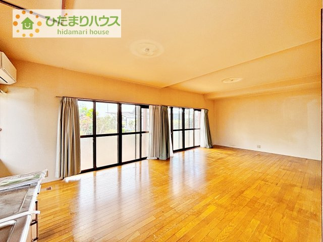 【居間・リビング】 | つくば市東光台1丁目　中古戸建 | リビングの窓からはあたたかな日差しが差し込みます(*'▽')