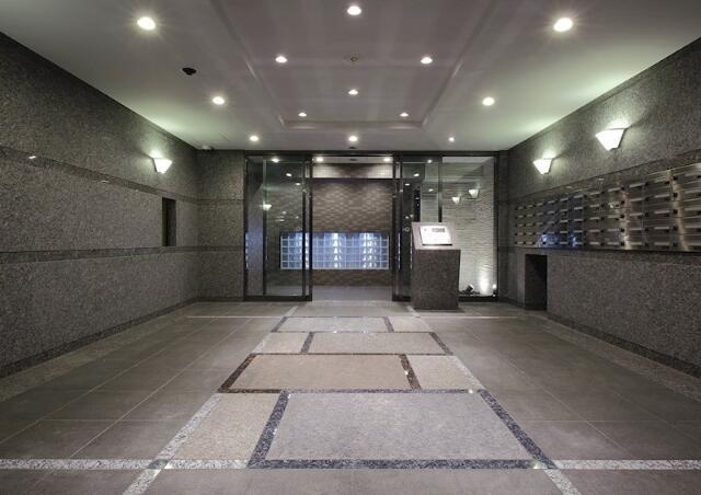 ルーブル高田馬場参番館のロビー|ゆとりのあるロビーです