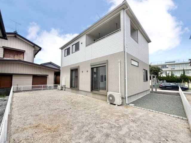 【中古戸建】行田市長野2丁目の庭|■庭｜道路から離れたお庭なので小さいお子様が遊んでいても車の心配いらずで安心です♪