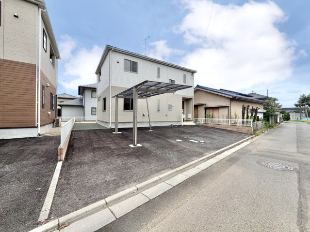 【中古戸建】行田市長野2丁目の外観|■外観｜特徴のある個性的な住まいと美しい街並み、そして住みやすい環境を、ぜひ現地でご覧になりませんか。お気軽にお問合せください(^^) 