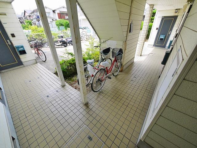 グランパレス西大寺のエントランス
