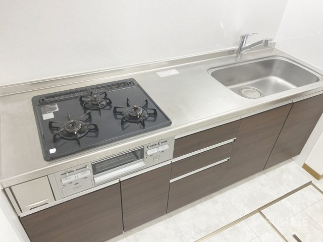 ダイヤハイツ与野のキッチン|グリル付き3口コンロ！