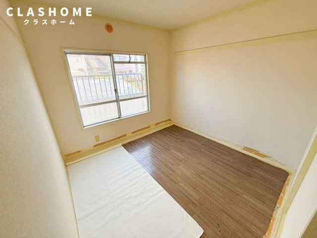 坪田ハイツ　　刈谷市近郊の賃貸はクラスホーム刈谷店の洋室|クリーニング中の写真です。
