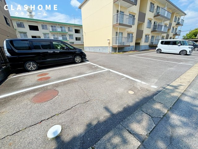 坪田ハイツ　　刈谷市近郊の賃貸はクラスホーム刈谷店の駐車場