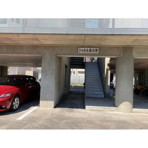 シャルル泉大津の駐車場