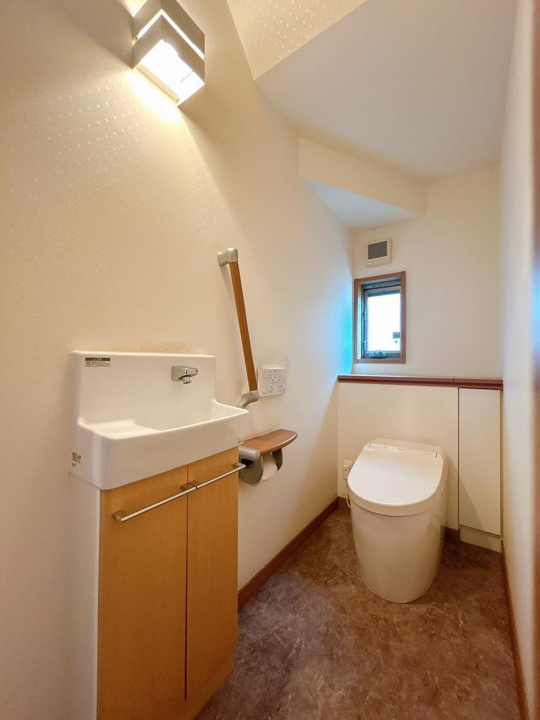 加古川市神野町石守　中古戸建のトイレ