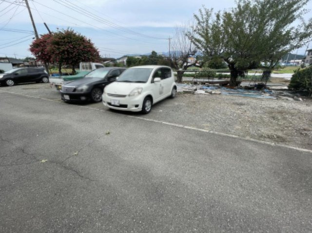 タカハタハイツの駐車場