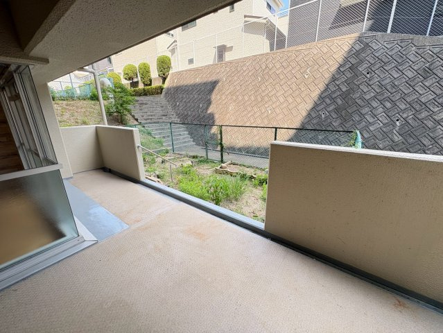 メゾンドール明石山ノ手台のバルコニー|陽当たり良好なバルコニーです♪