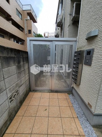 クロノス神楽坂のエントランス