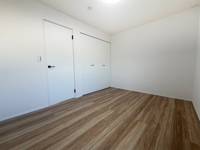 上越市新光町1丁目中古物件の洋室