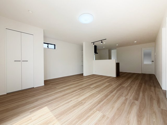 上越市新光町1丁目中古物件の居間・リビング