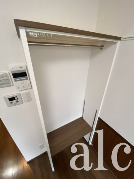 アーバンプレイス新宿新都心の収納|クローゼット付　反転