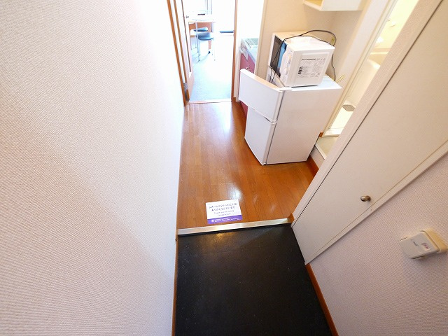 レオパレス佐保川の玄関