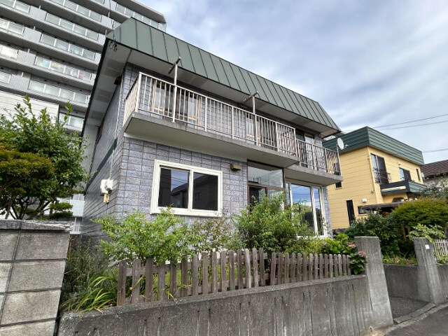 札幌市豊平区月寒東一条１８丁目の一戸建て