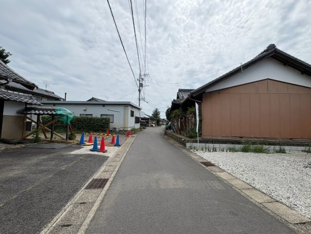 リーブルガーデン　各務原市蘇原古市場町　全1区画分譲の前面道路含む現地写真|「現地（2026年8月1日）撮影」　
■前面道路　
■ヤマダ不動産　株式会社リライフ