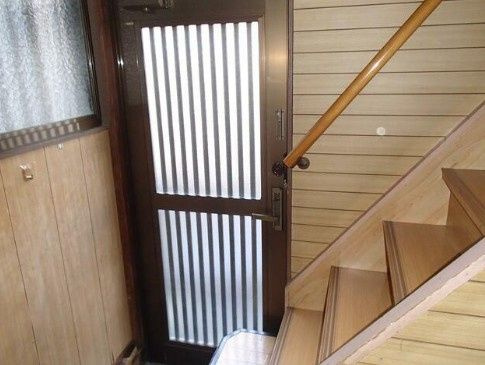 鈴木貸家Aの玄関