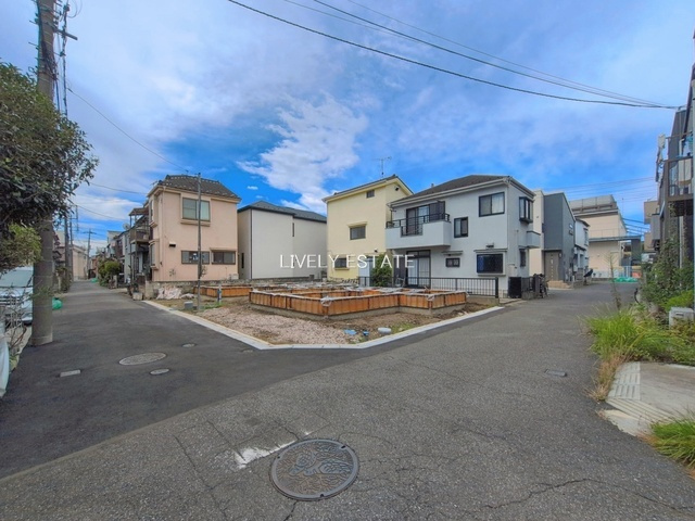 越谷市大字大里 新築分譲住宅  全2棟 2号棟の前面道路含む現地写真