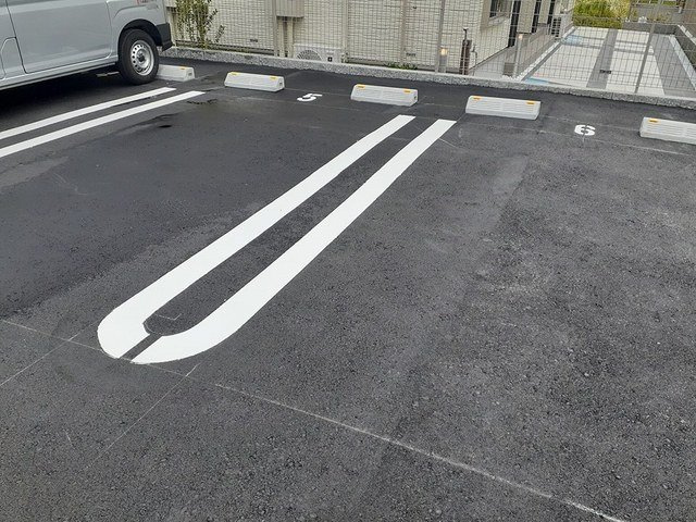 ラヴィベール田原台の駐車場|車をお持ちの方に嬉しい駐車場付きの物件です