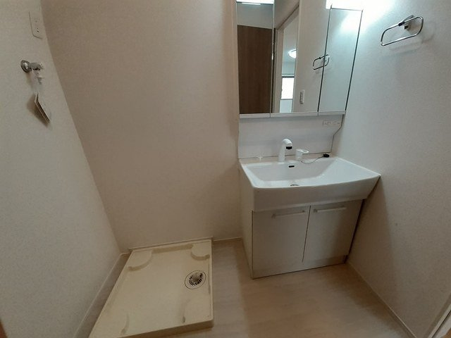 ラヴィベール田原台の洗面所|ゆったりとスペースのある洗面所