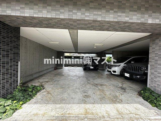 アスリート本町リバーウエストの駐車場