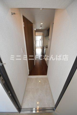 ブランドール新町の玄関