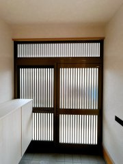 【玄関】 | 仲介手数料無料！上宇部小学校に通えるリフォーム済み中古住宅　宇部市開４丁目 | 落ち着いた玄関です