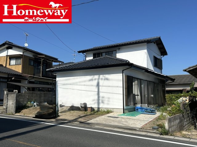【外観】 | 仲介手数料無料！上宇部小学校に通えるリフォーム済み中古住宅　宇部市開４丁目 | かわいいお家になって誕生しました