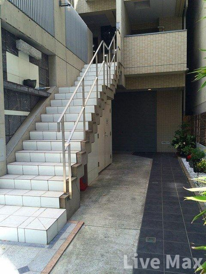 【エントランス】レジュールアッシュ谷町