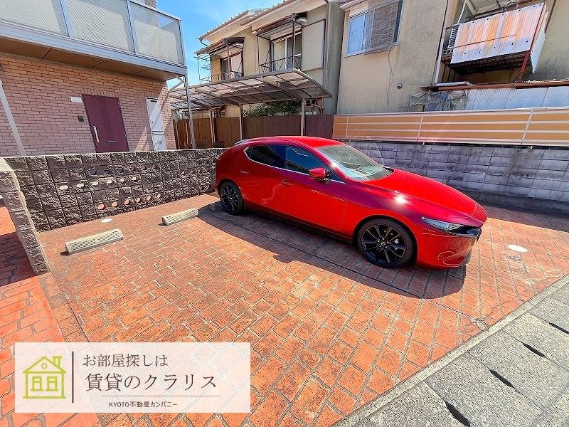 パレスサイド桂の駐車場