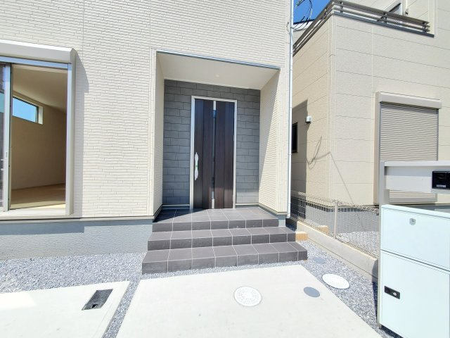北葛飾郡松伏町　松伏　新築戸建　全6棟の玄関|施工例です