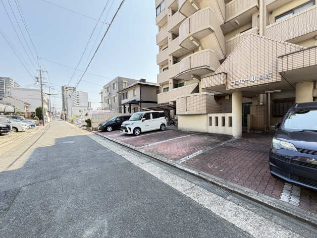 コンセール鳴海の駐車場