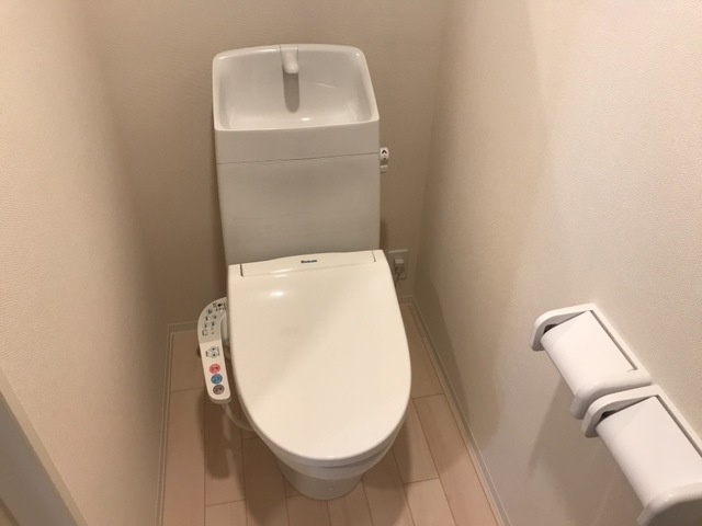 カーサ・ぺルラのトイレ|落ち着いたトイレです
