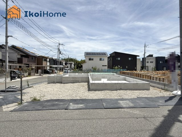明石市大久保町松陰山手　全6棟1号棟　新築戸建の駐車場|弊社独自で毎月５組限定「人気オプション３点パック」カーポート・バルコニー・ウッドデッキを１万円で取付