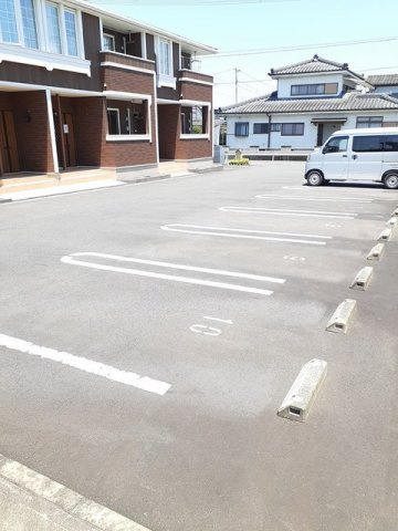 ドッグ・ウッド・ベルの駐車場|駐車場があります