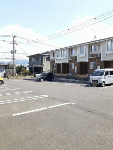 メゾン・ド・コンフォート　Ⅰの駐車場|カースペースがあります