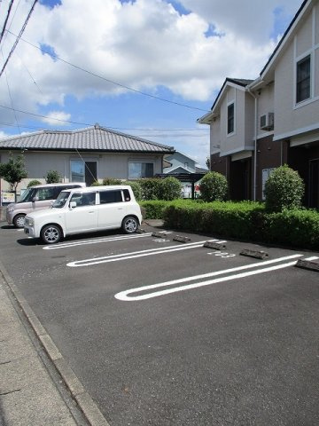 ヴィラパークサイドの駐車場|カースペースがあります