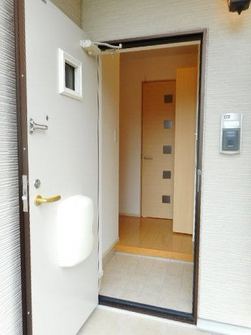 ヒルレジェンドの玄関|明るい玄関です