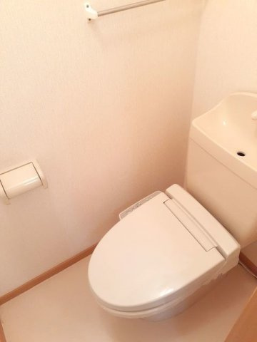 ヴィラエミネンス　Ｃのトイレ|清潔感のあるトイレです