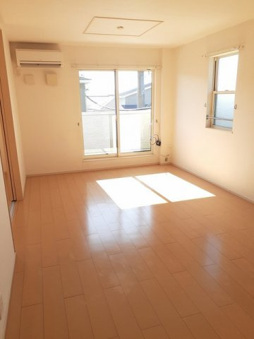 フィオーレライツ早鈴　Ⅰの居間・リビング|こちらの居間で趣味の時間をお楽しみください