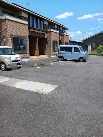 ハピネス２の駐車場|カースペースがあります
