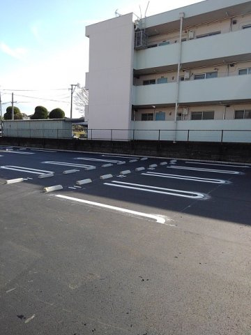 クレセントＢの駐車場|駐車場に車を止められます