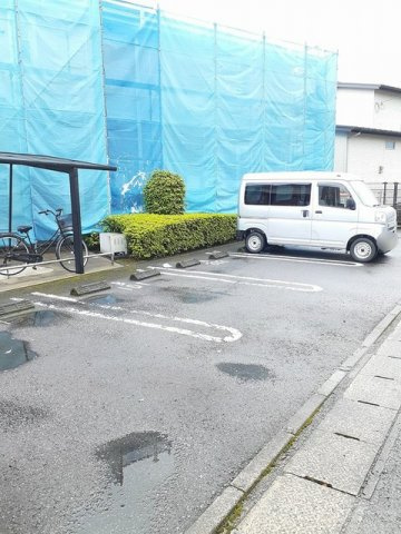 メゾン・ジュネスＢの駐車場|カースペースがあります