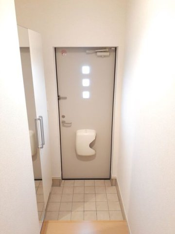 ベル　セレーノ　Ｄ棟の玄関|落ち着いた玄関です