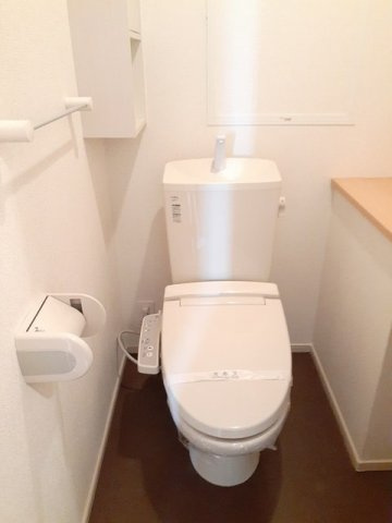 クレストールＫのトイレ|ゆったりとした空間のトイレです