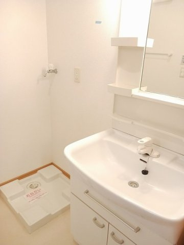 セレーノ・カーサ　Ａ棟の洗面所|忙しい朝には欠かせない洗面所です