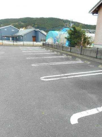アプローズ　Ｋの駐車場|駐車場があるので、車を買う予定の方も安心です