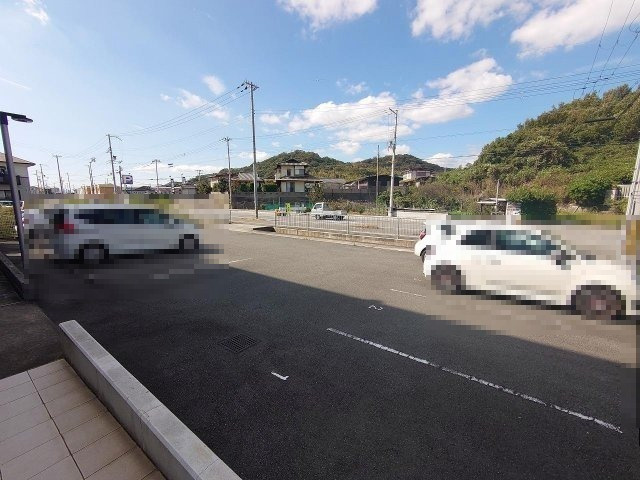 フランディルオーラの駐車場